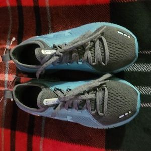 Brand new under armour sneakers size 5.color green and gray ,with tag